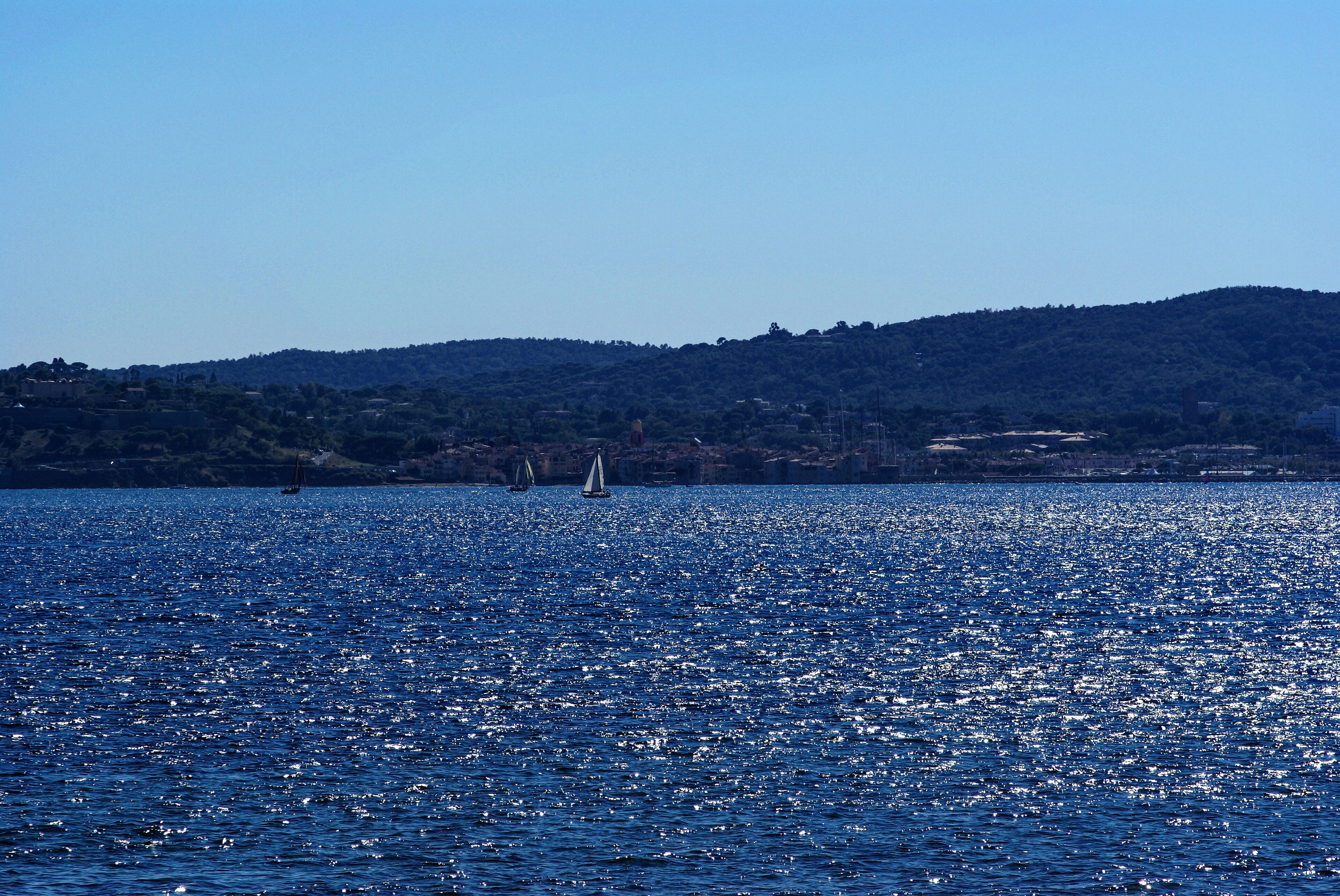 Sainte-Maxime - Avenue de Général Leclerc - View South on St-Tropez