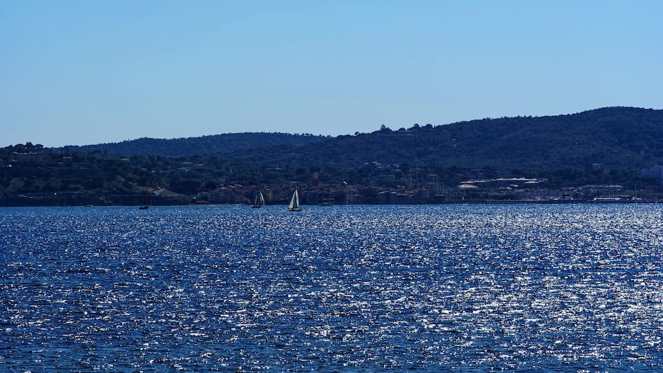 Sainte-Maxime - Avenue de Général Leclerc - View South on St-Tropez