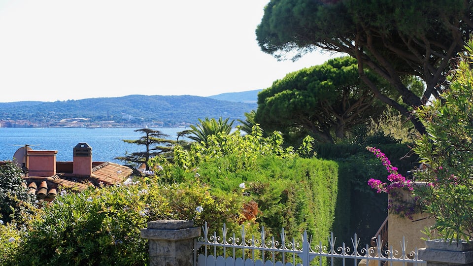 Sainte-Maxime - Avenue du Montfleuri - View SSW