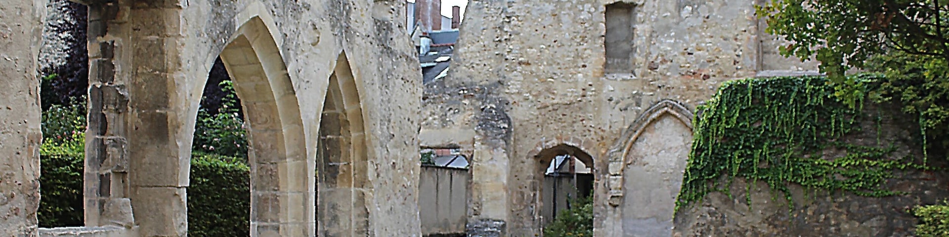 This building is inscrit au titre des Monuments Historiques. It is indexed in the Base Mérimée, a database of architectural heritage maintained by the French Ministry of Culture, under the references PA00078781 and couvent .