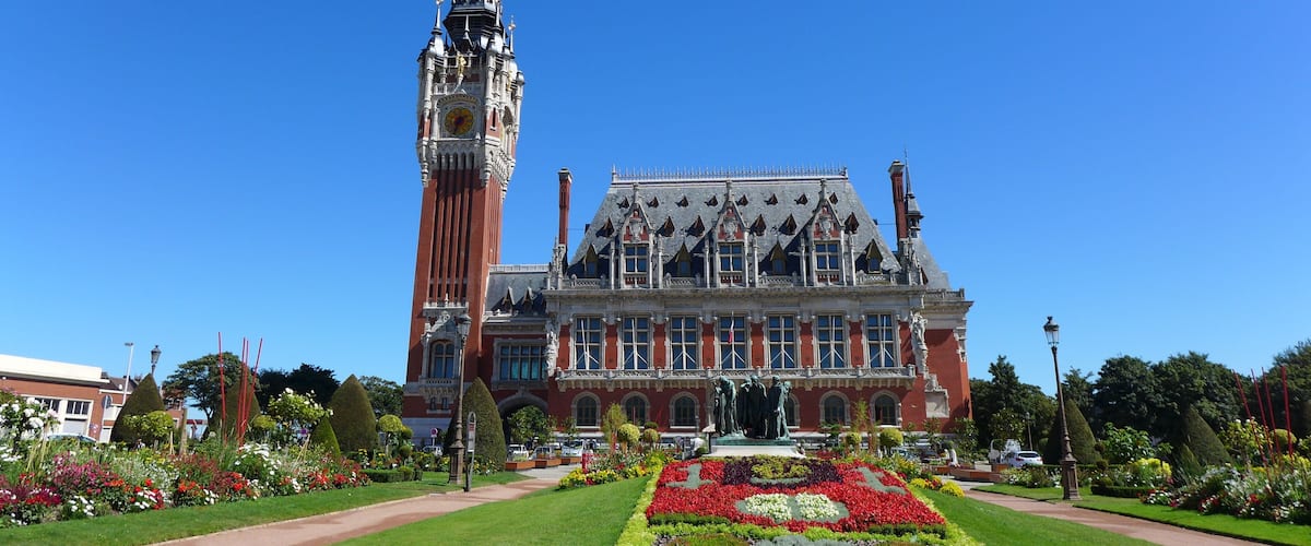 This building is indexed in the Base Mérimée, a database of architectural heritage maintained by the French Ministry of Culture, under the reference PA62000055 .