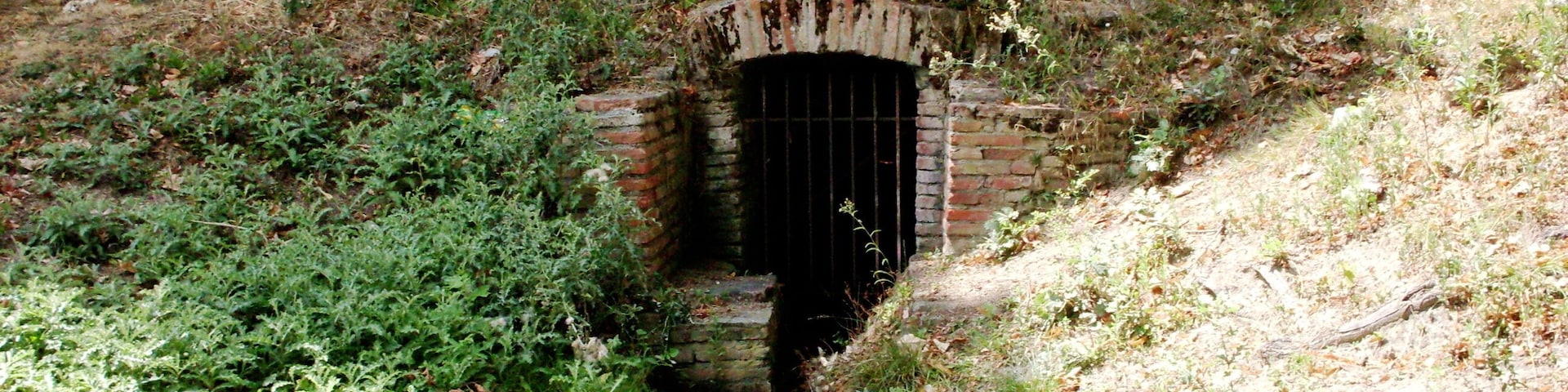 Toulouse Bellefontaine, passage de l'ancien aqueduc de Toulouse entre les deux pigeonniers
