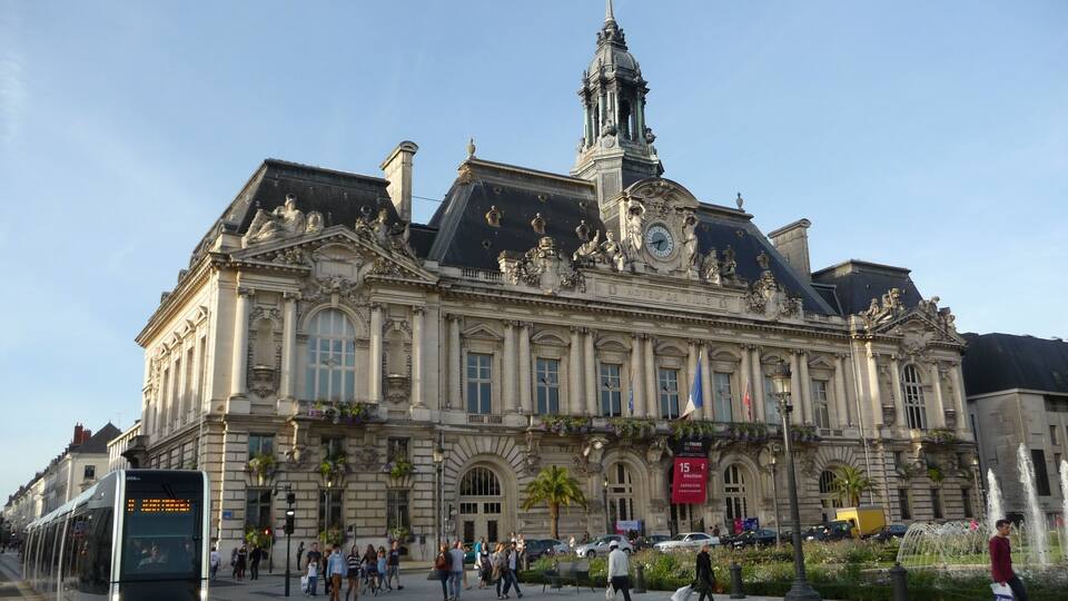 This building is indexed in the Base Mérimée, a database of architectural heritage maintained by the French Ministry of Culture, under the reference PA00098190 .