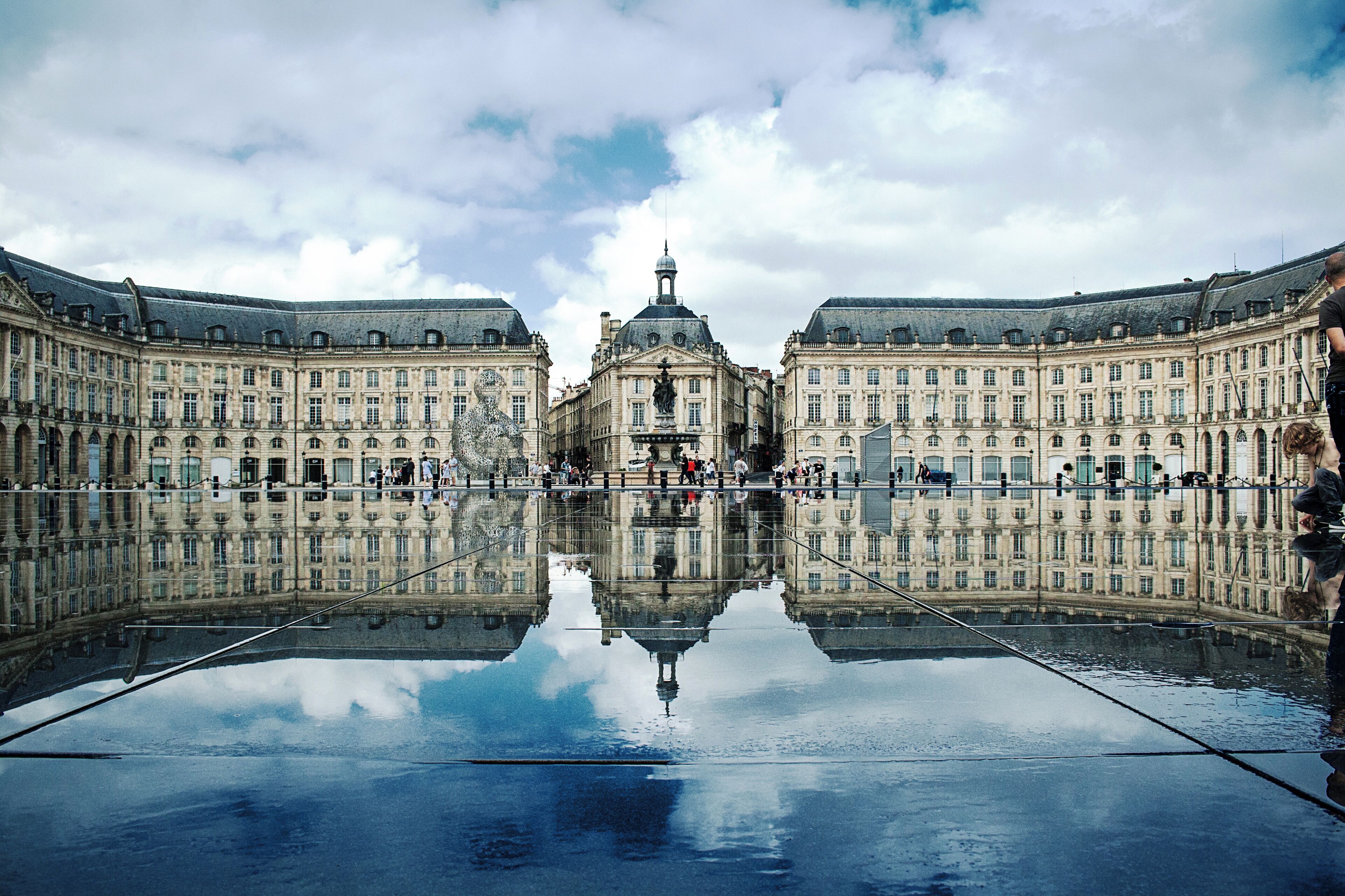 Place de la Bourse with the Hotel and Palais de la Bourse in Bordeaux. In front the Miroir d'eau can be seen.