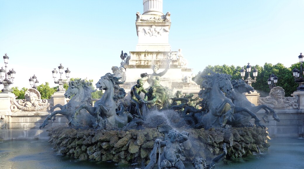 This building is indexed in the Base Mérimée, a database of architectural heritage maintained by the French Ministry of Culture, under the reference PA33000074 .