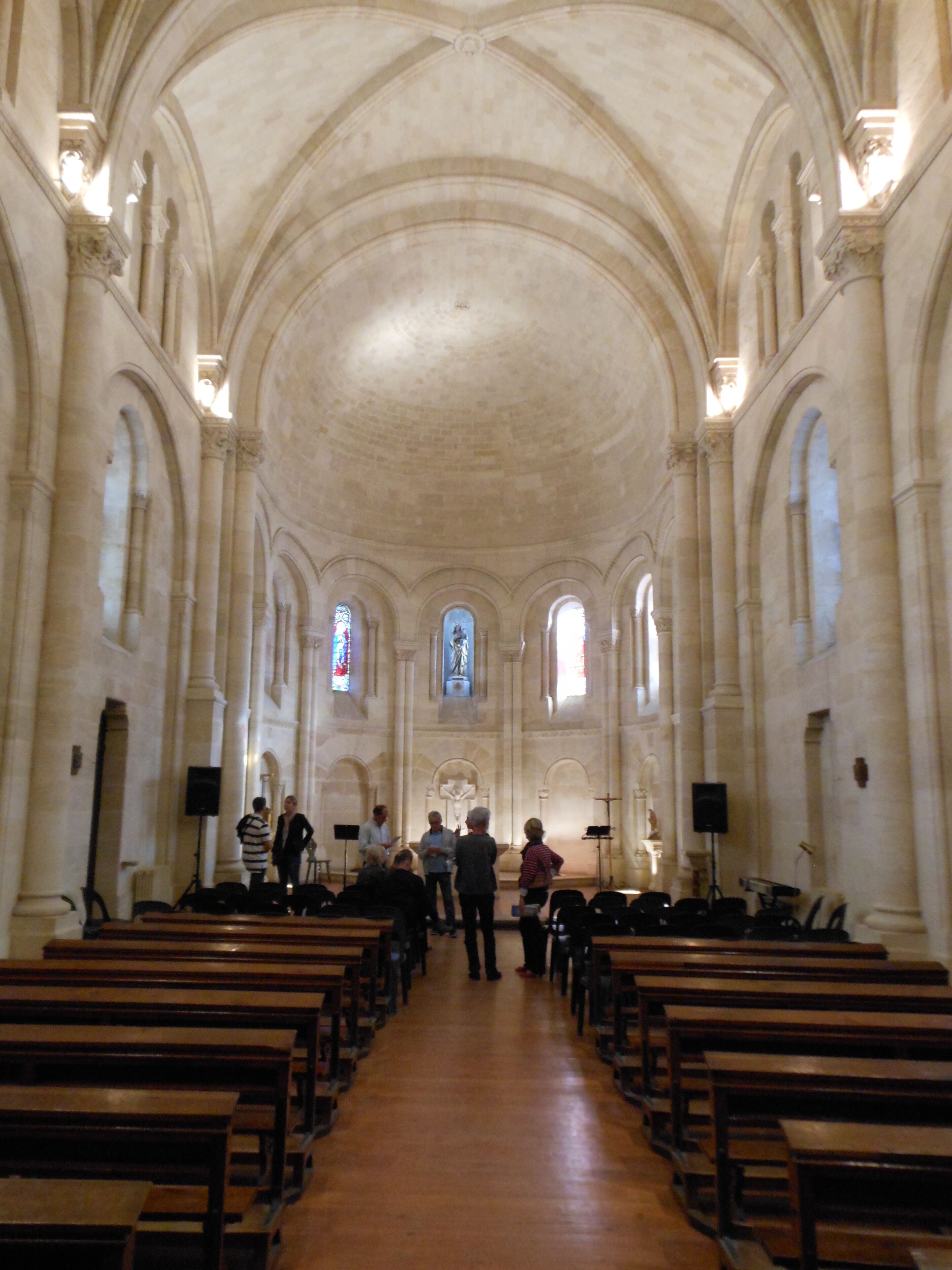 Intérieur de la chapelle du lycée de l'Assomption.