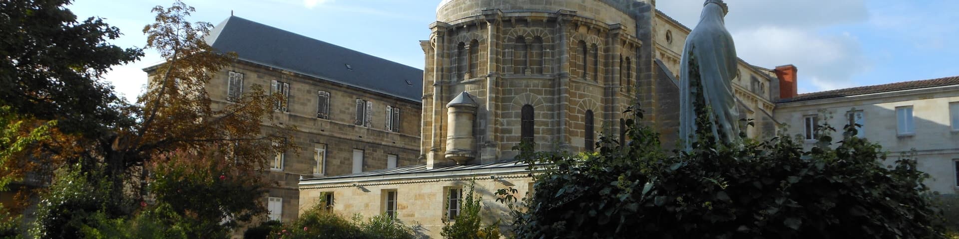 Chapelle du lycée de l'Assomption, vue depuis le parc du lycée.