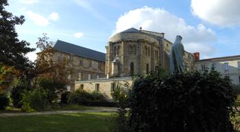 Chapelle du lycée de l'Assomption, vue depuis le parc du lycée.