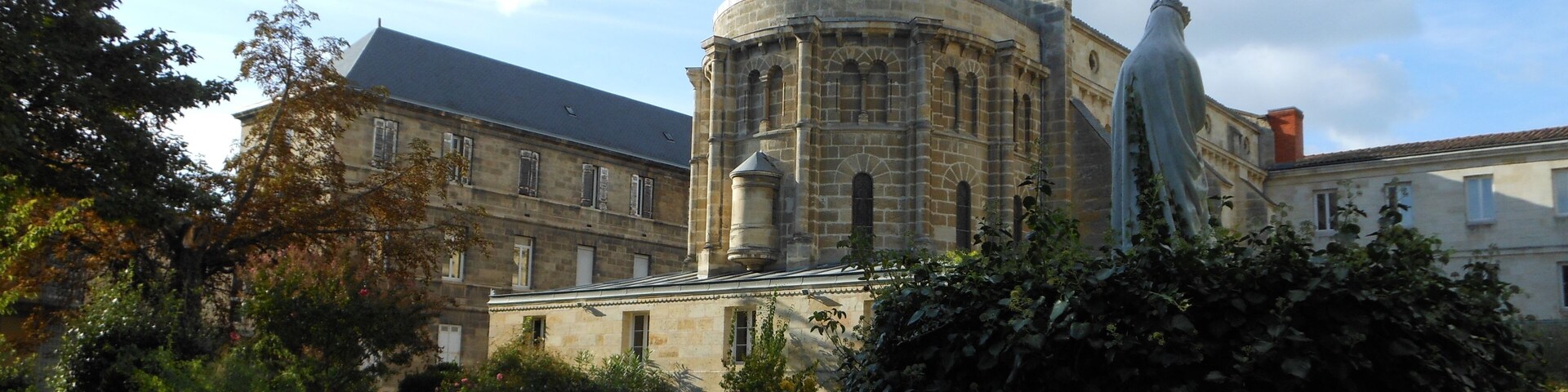 Chapelle du lycée de l'Assomption, vue depuis le parc du lycée.