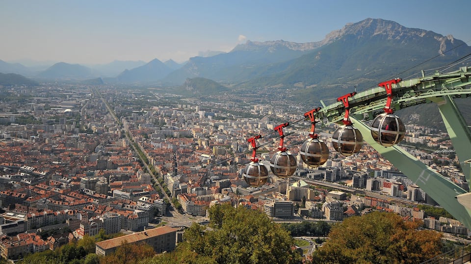 Les oeufs de Grenoble looking down on the city