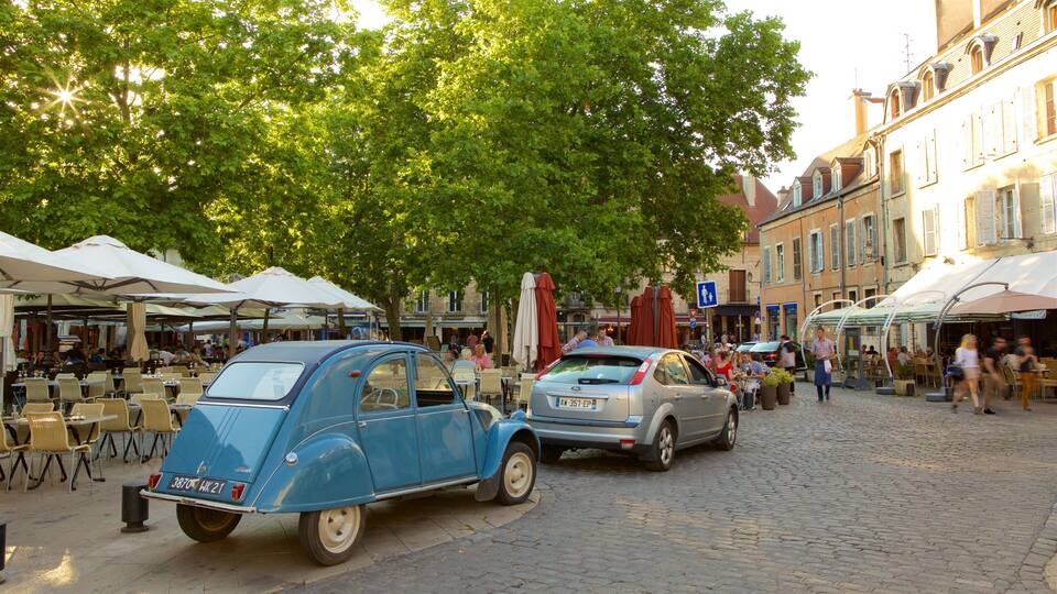 Dijon showing a city and street scenes