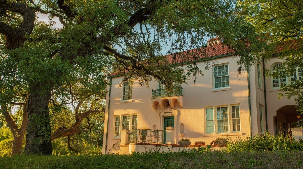 Central Austin showing a house