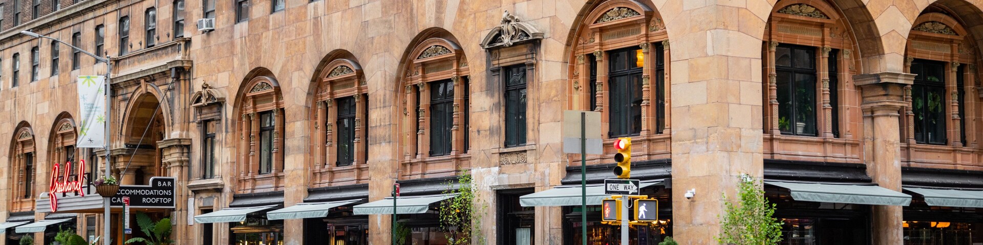 Gramercy which includes street scenes and heritage elements