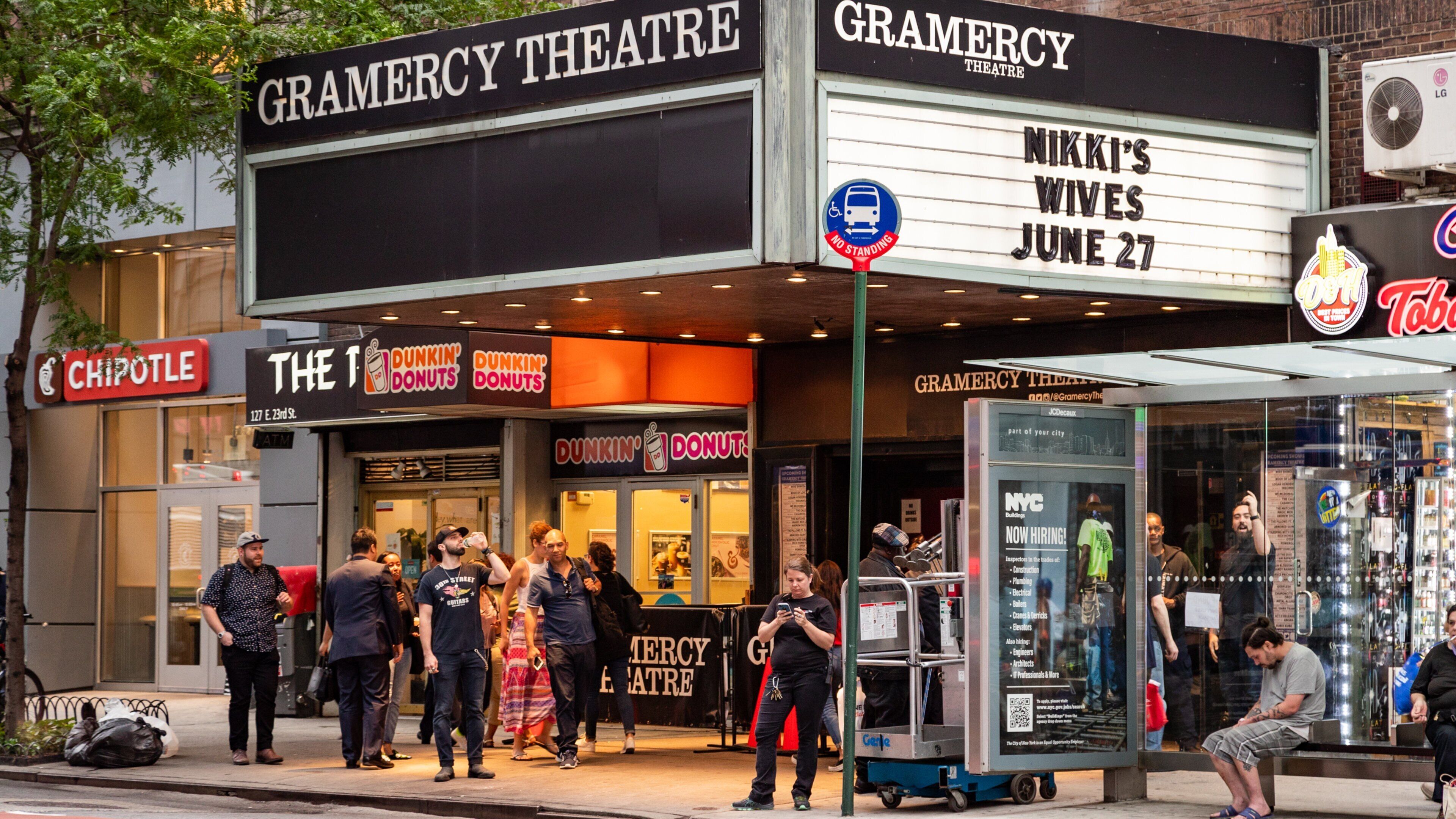 Gramercy featuring signage and street scenes