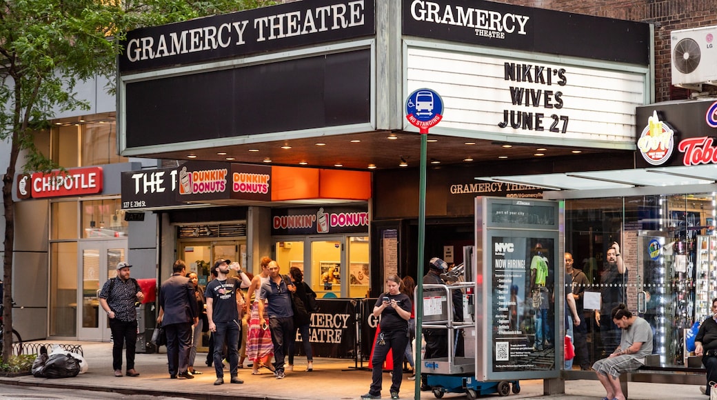 Gramercy featuring signage and street scenes