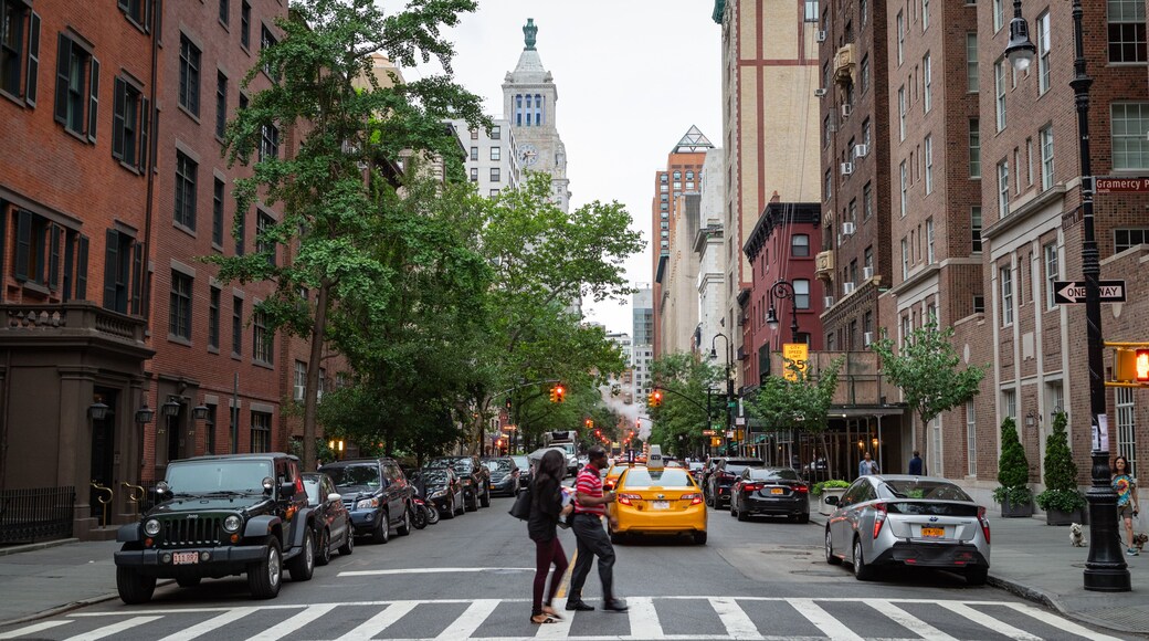 Gramercy which includes street scenes and a city