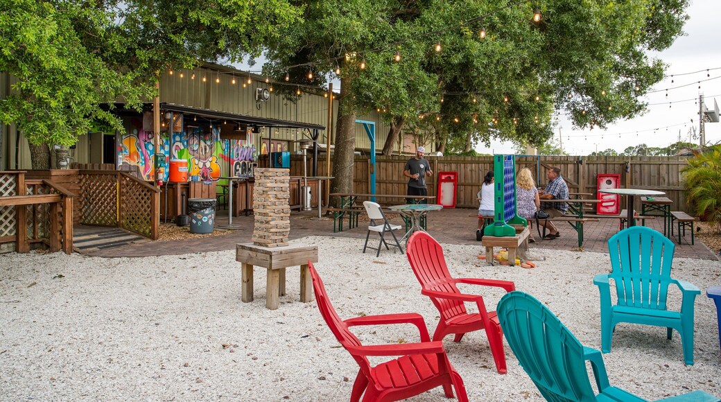 Central Sarasota showing outdoor eating as well as a small group of people