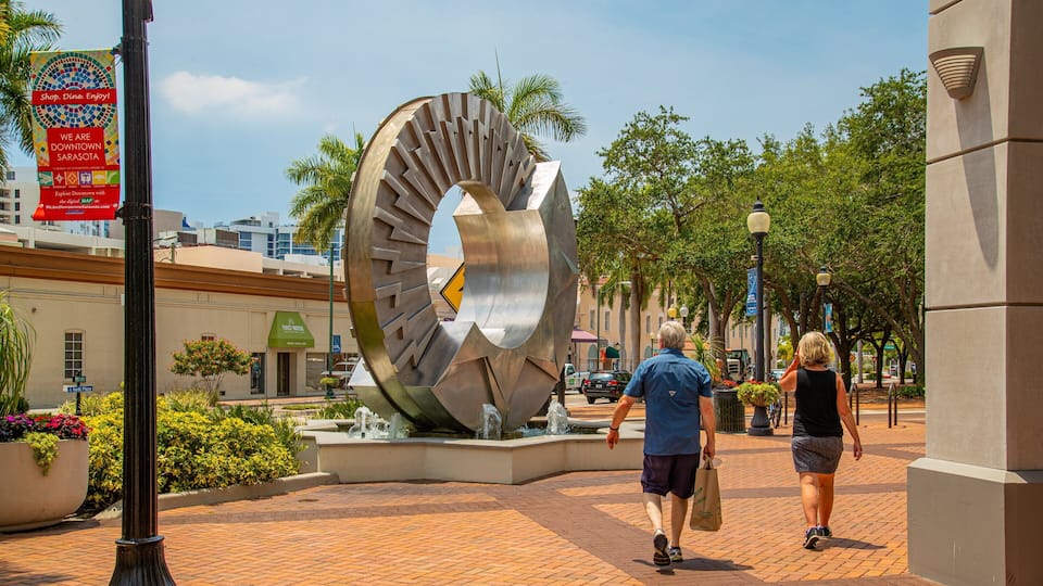 Central Sarasota showing outdoor art and street scenes as well as a couple