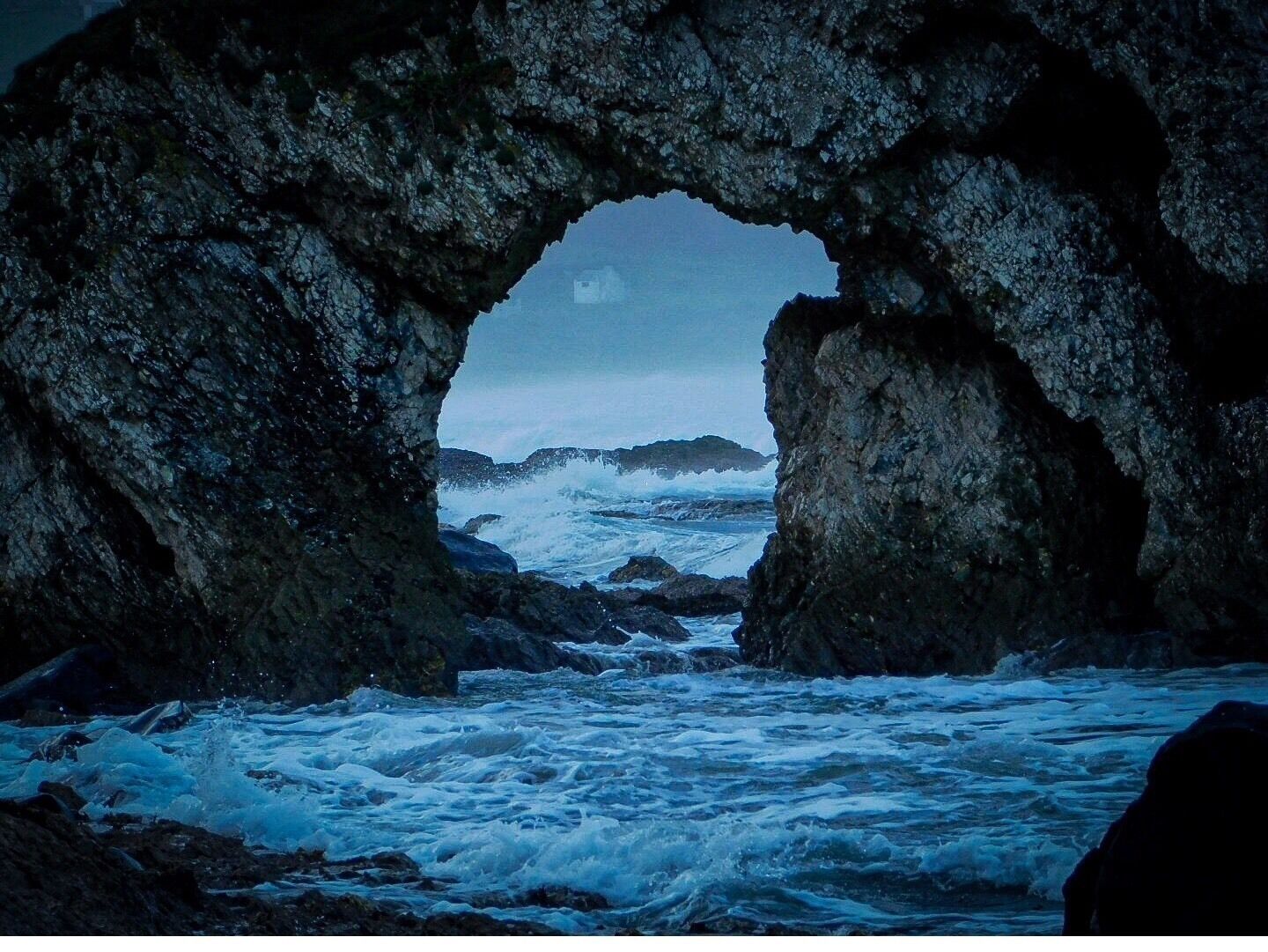 I love this photo! Possibly my favourite to date! It looks like a raven or penguin silhouette 🖤💙🤍