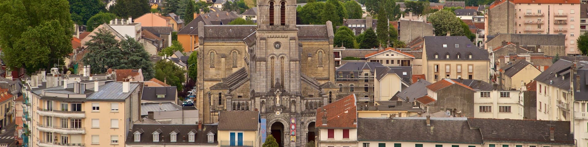 Eglise Paroissiale du Sacré Coeur showing heritage architecture, a city and landscape views