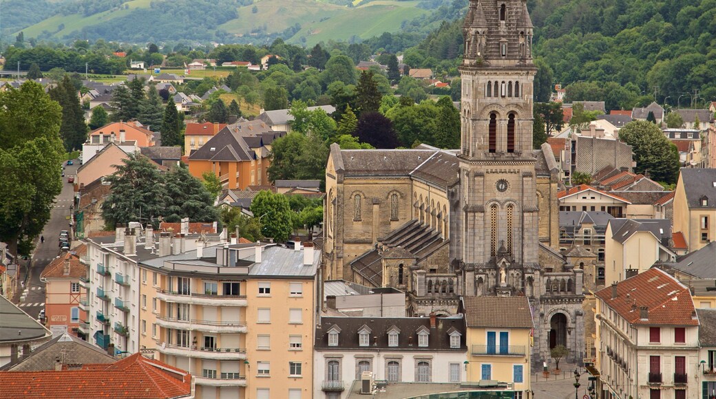 Eglise Paroissiale du Sacré Coeur showing heritage architecture, landscape views and a city