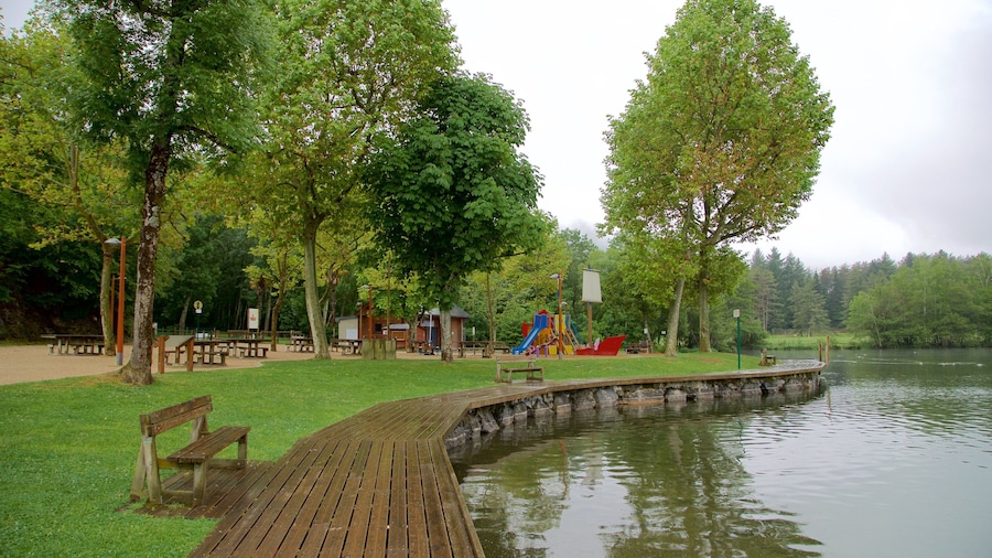 Lac de Lourdes showing a lake or waterhole and a park