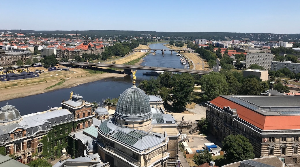 Cine al aire libre Movie Nights at the Elbe