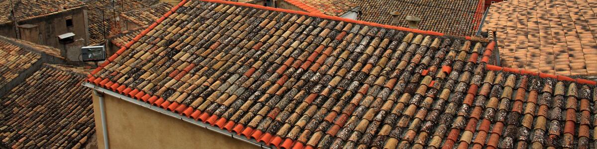 Campanario y pueblo de Jalance