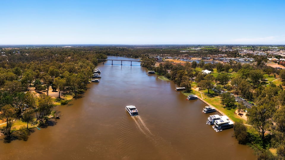 D Mildura River boat 2 bridge pan