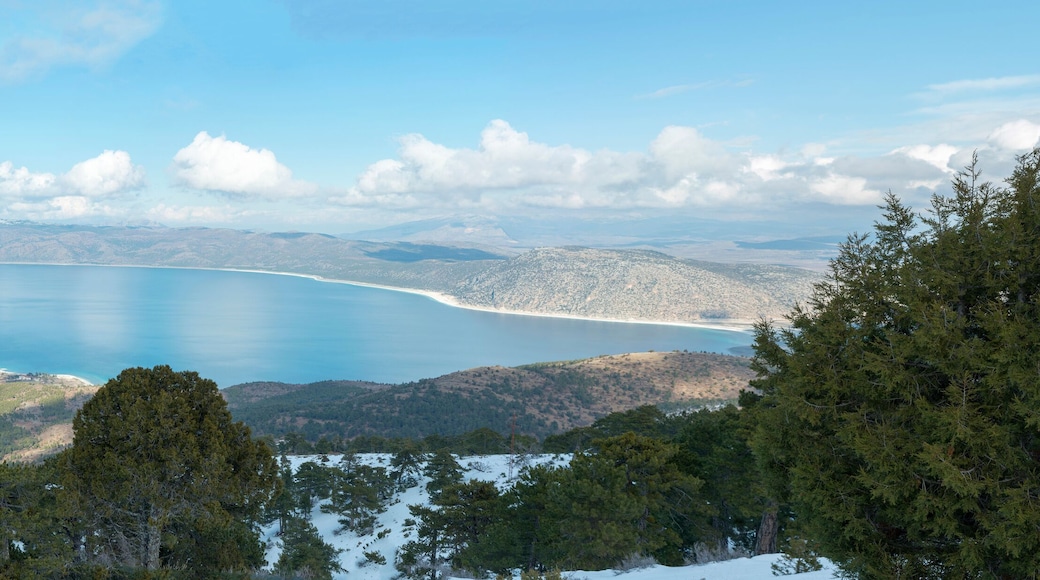 Parque del lago Salda