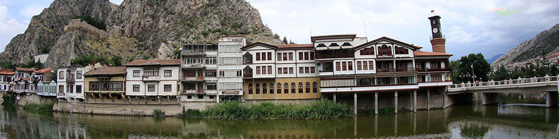 houses on the river