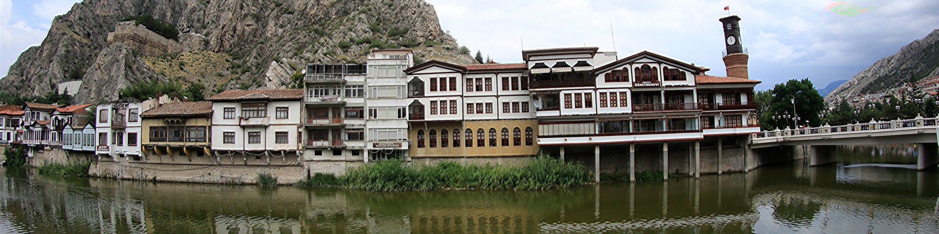houses on the river