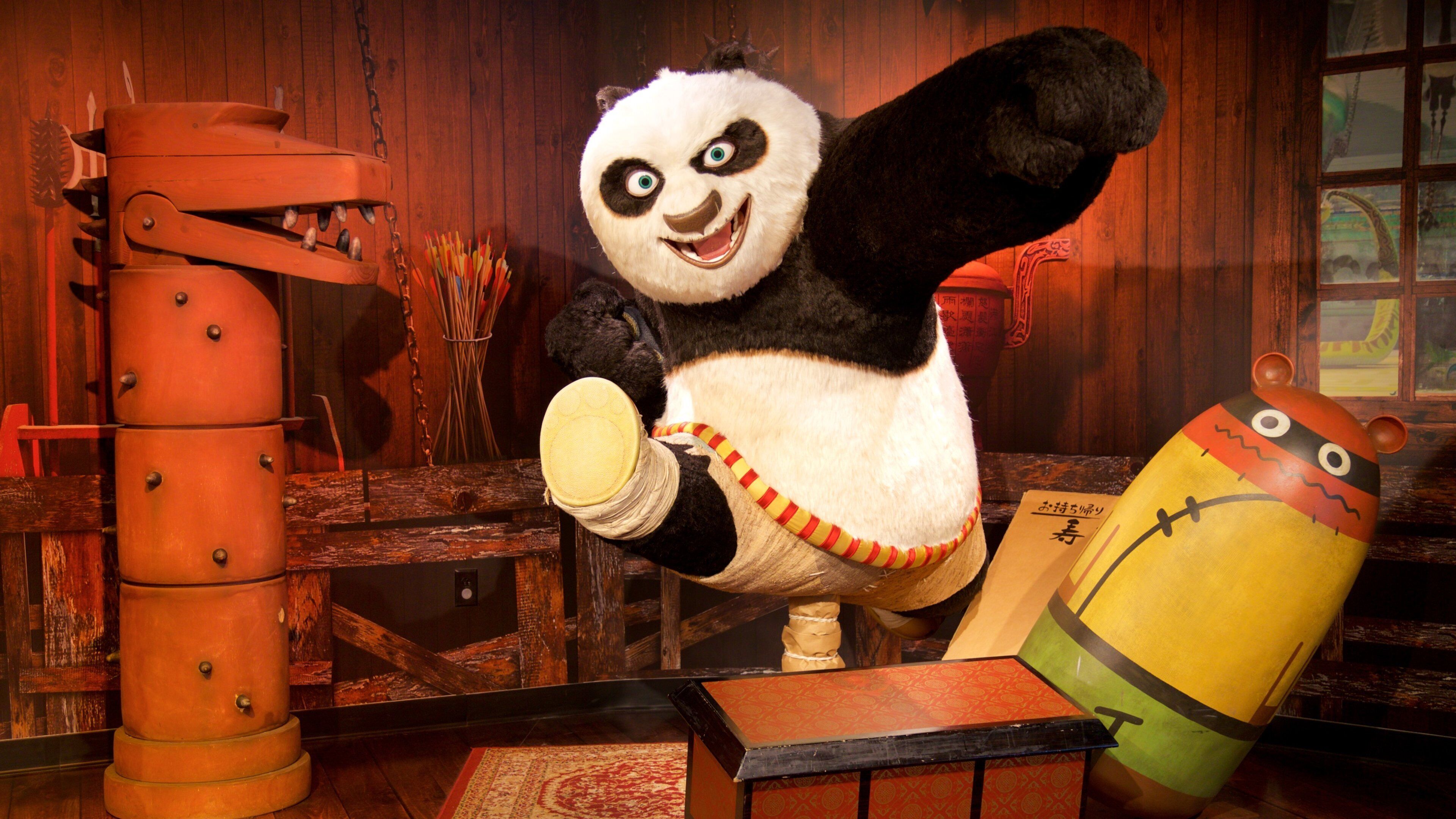 Madame Tussauds featuring interior views