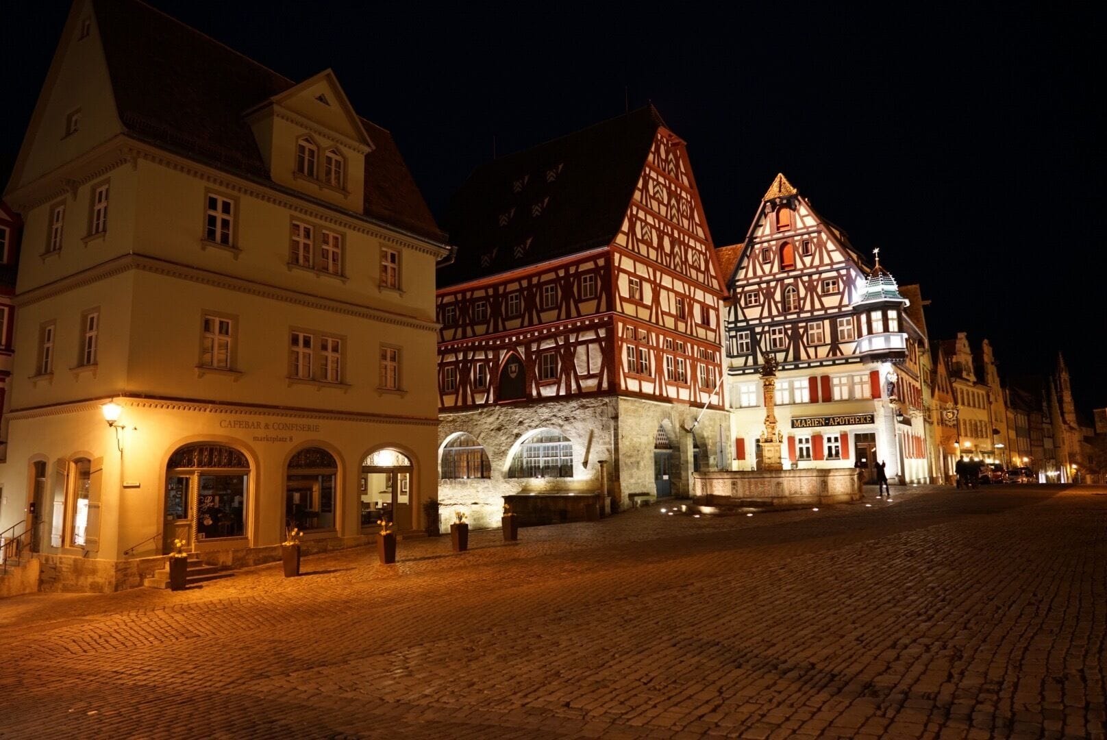 Central Place "Marktplatz" by night