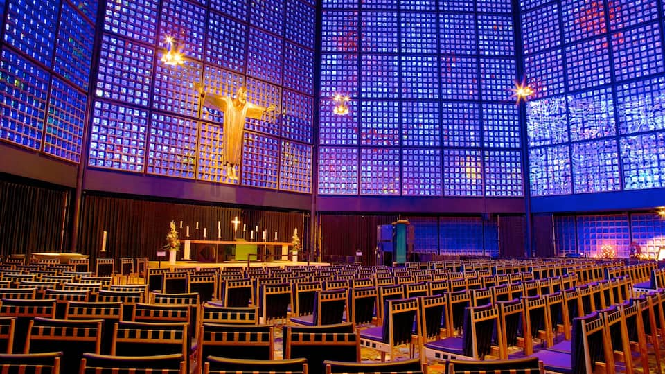 Berlim caracterizando vistas internas e elementos religiosos