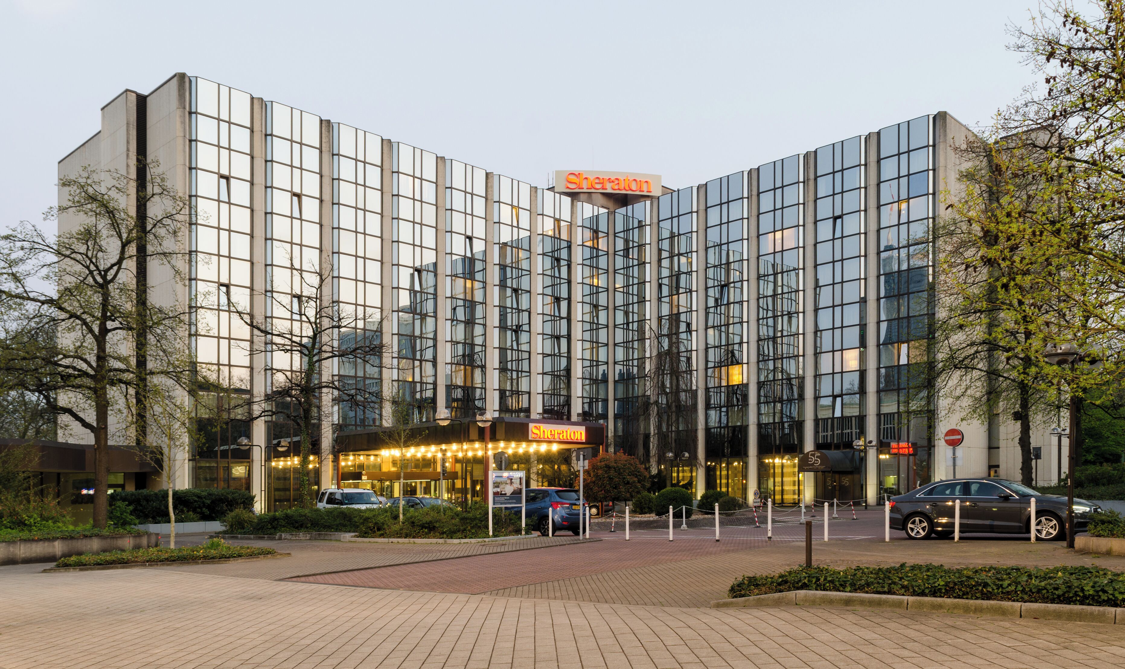 Essen (North Rhine-Westphalia, Germany) – district Südviertel – Sheraton Hotel in the evening