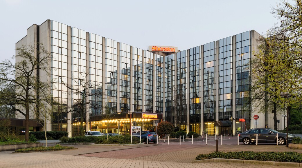 Essen (North Rhine-Westphalia, Germany) – district Südviertel – Sheraton Hotel in the evening
