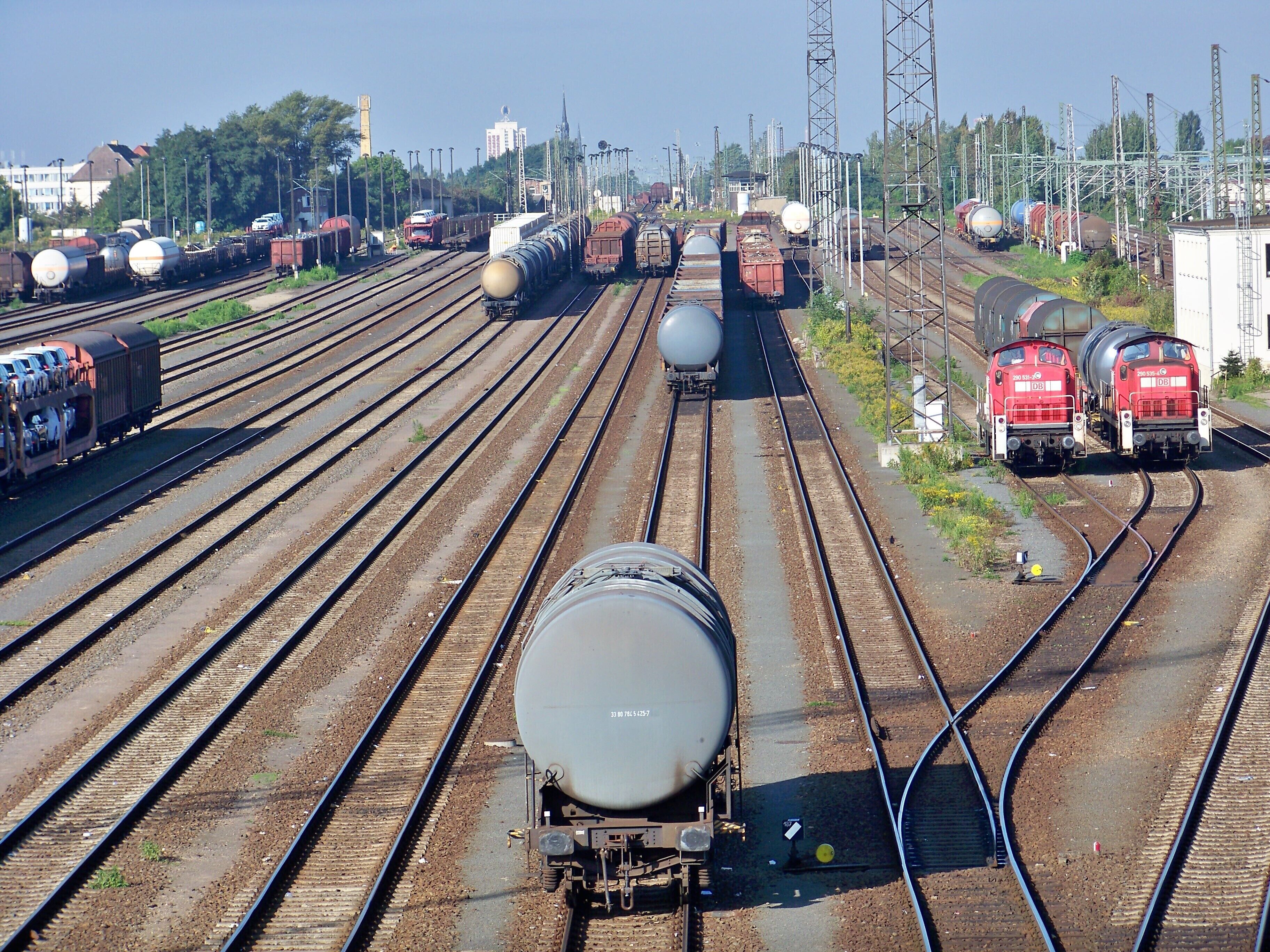 Güterbahnhof Engelsdorf in Leipzig, Richtungsgleise vom Brückensteg Richtung Westberg