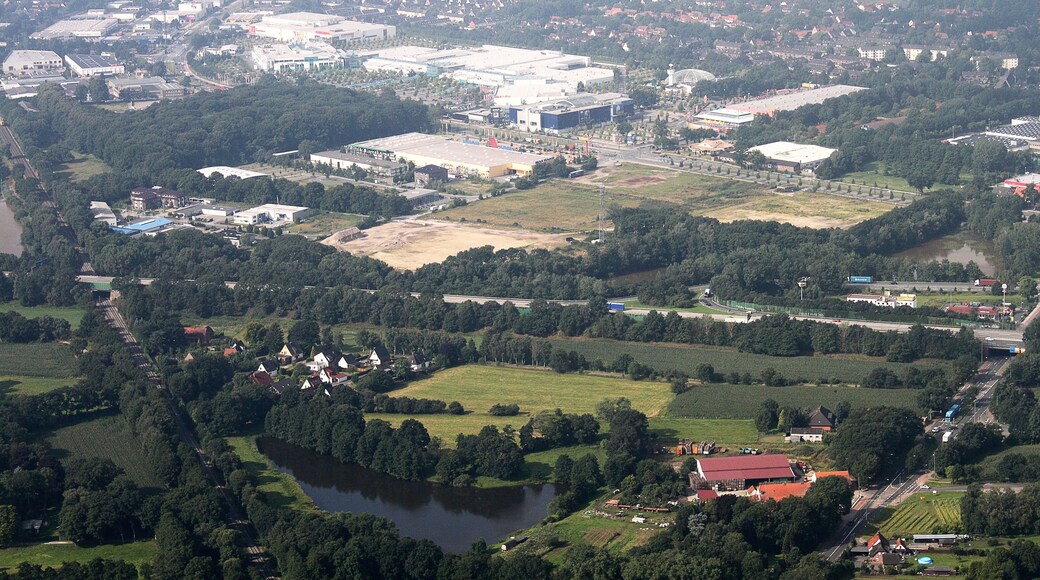 Luftaufnahme Bremen; entlang der A1 (auf der Südseite) vom Bremer Kreuz bis zum Weserpark (Blick aus der linken Flugzeugseite) - Kreisen über dem Bremer Kreuz und überdem Weserpark