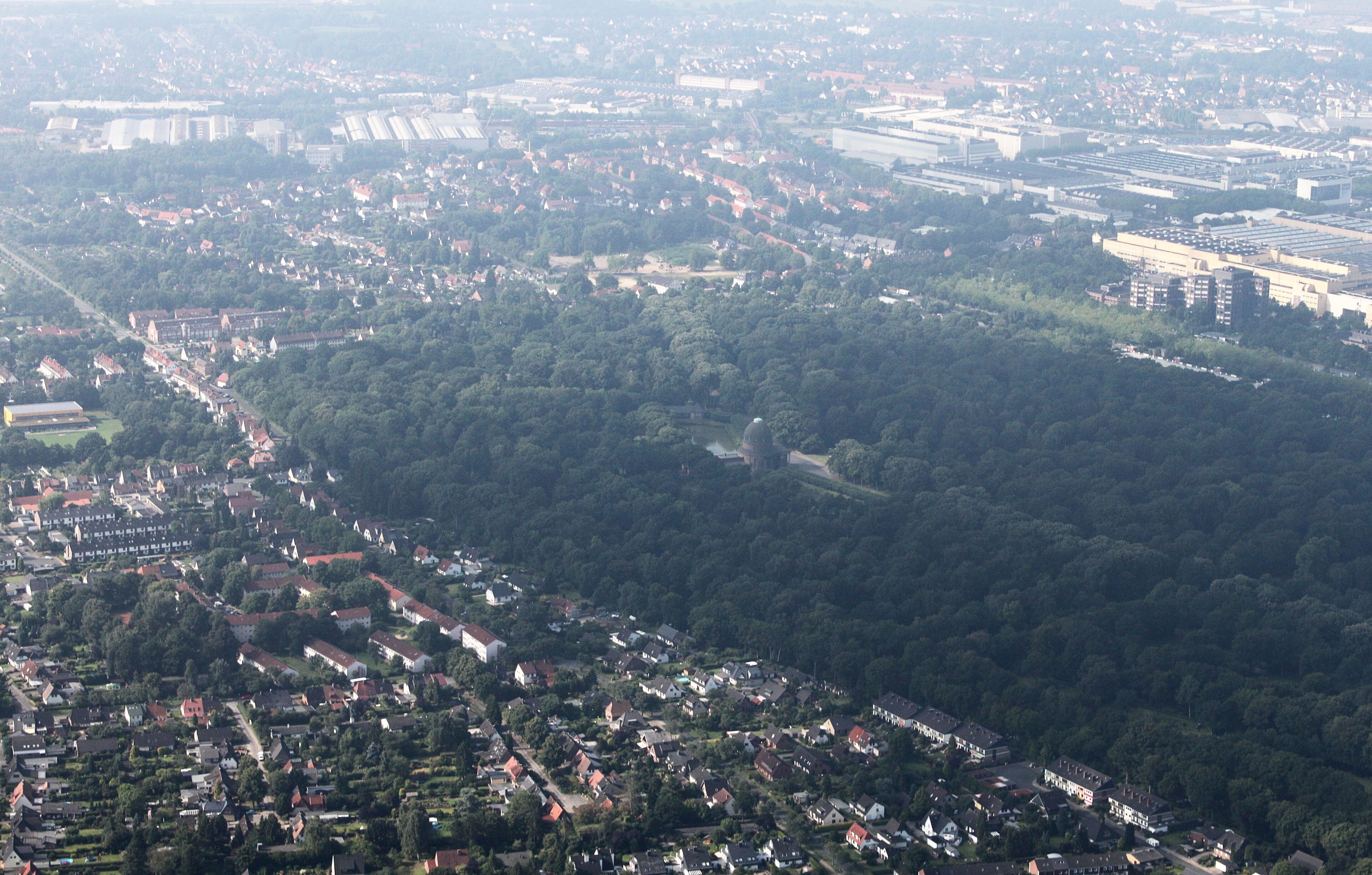 Luftaufnahme Bremen; Ellener Feld; Osterholzer Friedhof; Flughöhe 500 m