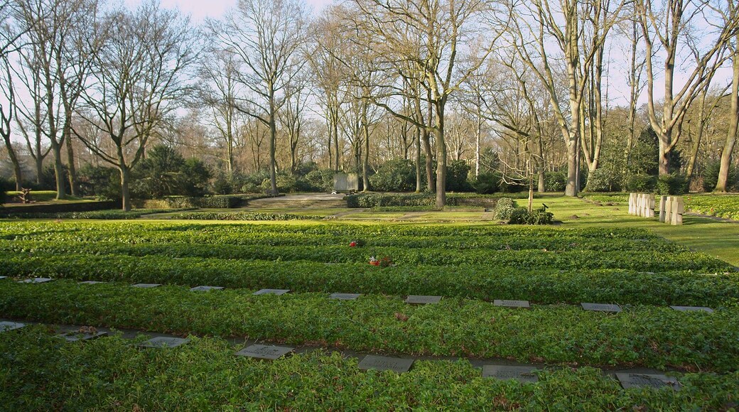 Osterholzer Friedhof in Bremen: Ehrenanlage für deutsche Soldaten und Opfer von Konzentrations- und Arbeitslagern.