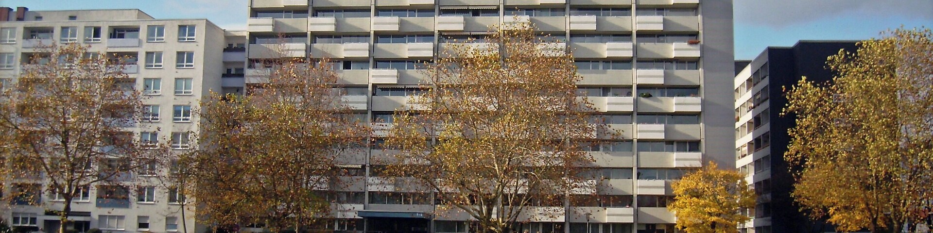 Hochhaus an der Robert-Schuman-Straße in Köln-Neubrück