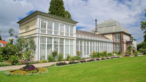 Bergpark Wilhelmshoehe das einen historische Architektur, Blumen und Garten