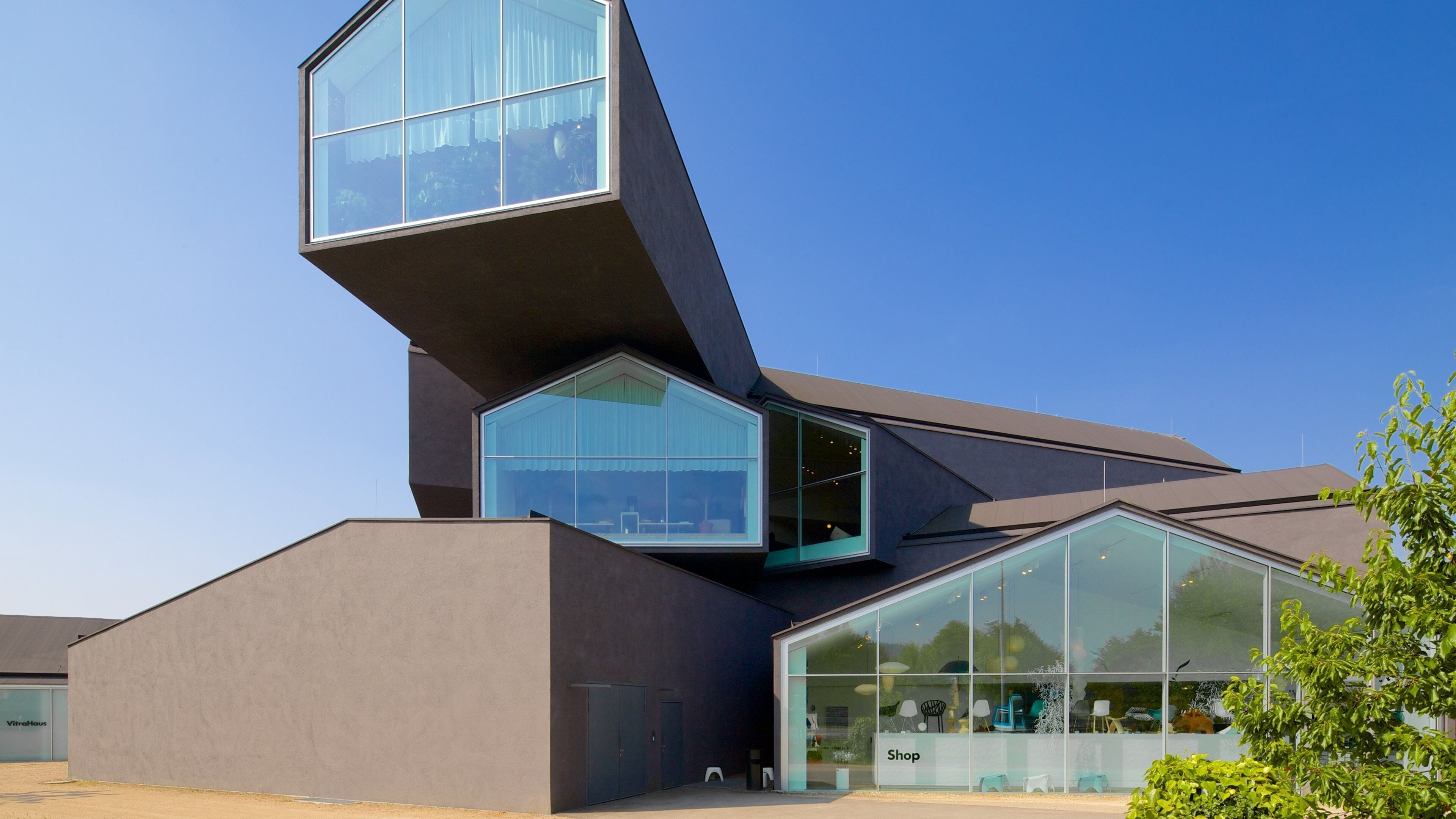 Basilea ofreciendo arquitectura moderna