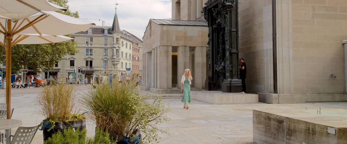 District 7 showing street scenes as well as an individual femail