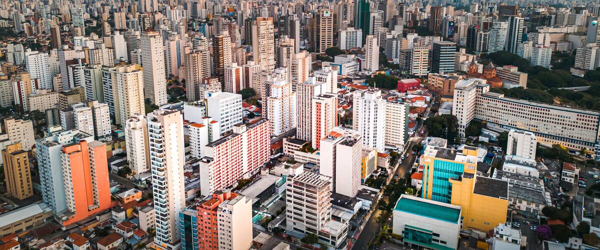 Bairro Liberdade Cidade São Paulo Paulista Sudeste Brasil Urbano Arte Grafite Pixo Igreja Avenida Rua Carros Turismo Turista Paulistano Viaduto Transporte Paisagem Urbana Aérea Drone Japão Japonês Céu