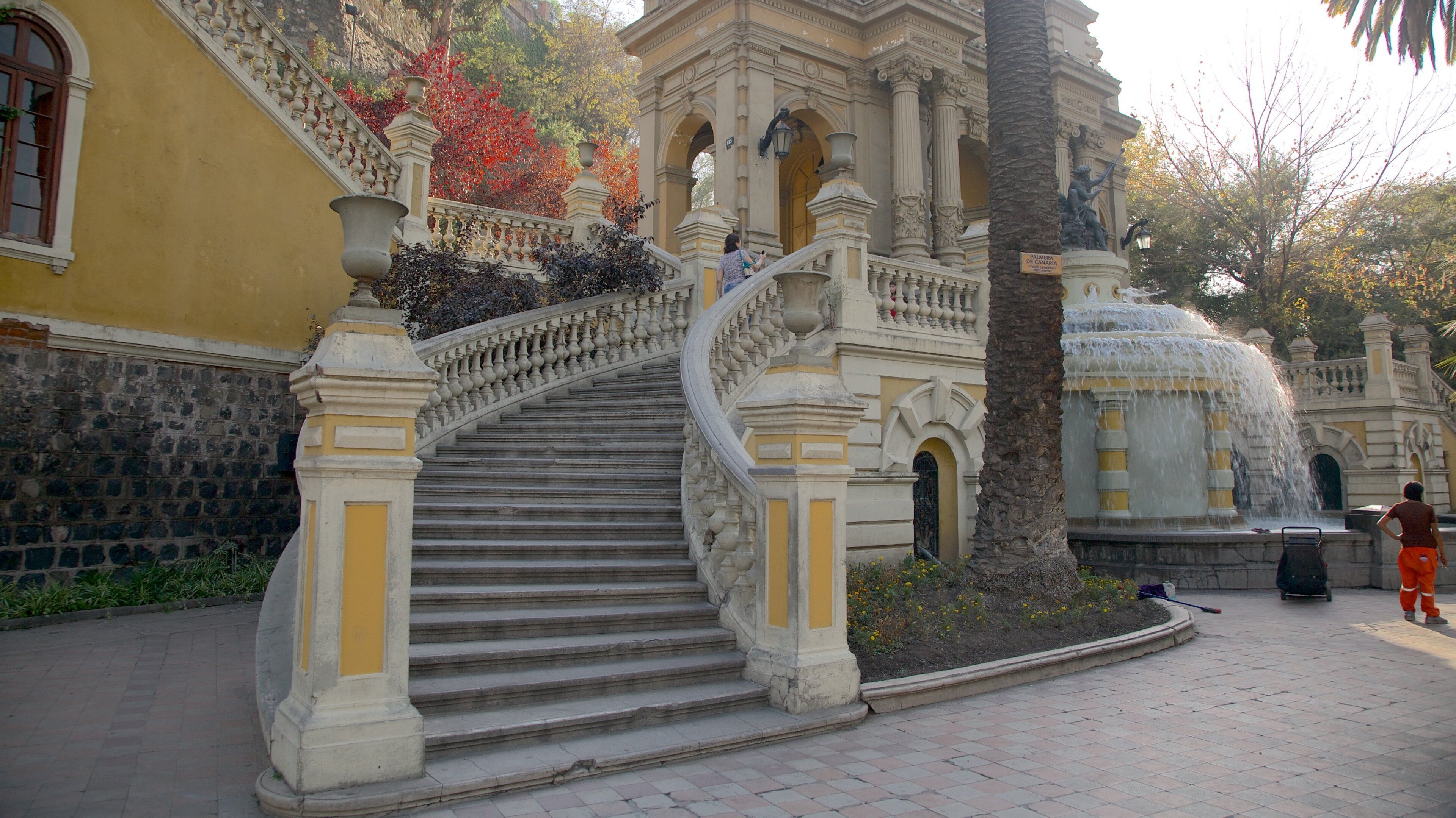Downtown Santiago showing heritage elements