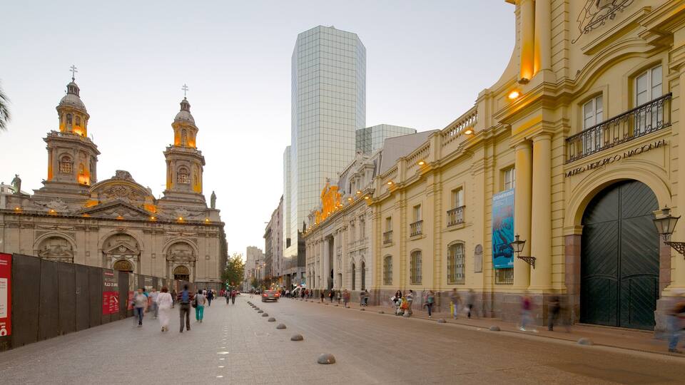 Downtown Santiago which includes a city, heritage architecture and a skyscraper