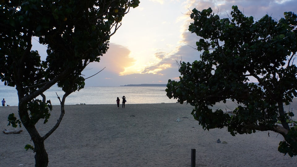 墾丁沙灘黃昏 Kending Beach at Dusk