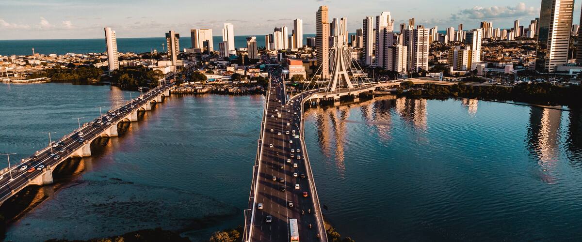 Recife Pernambuco Nordeste RioMar Prédios Casas Pina Cabanga Afogados Rios Enchente Favela Mansões Desigualdade Ponte Transporte Carros